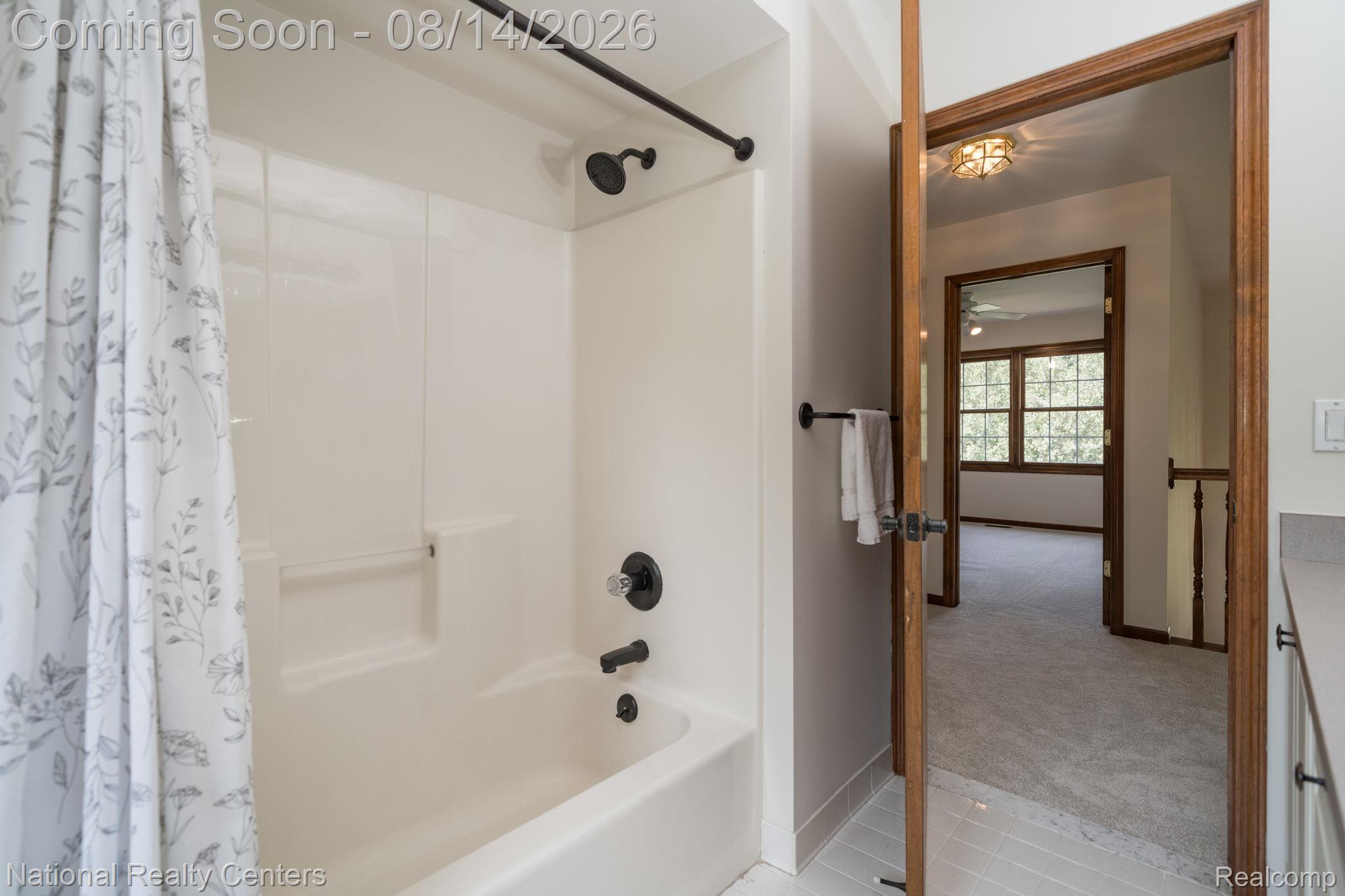 3813 Kaeleaf Road Lake Orion, MI 48360 - Photo 36 of 65 Full bath with tub/shower combo