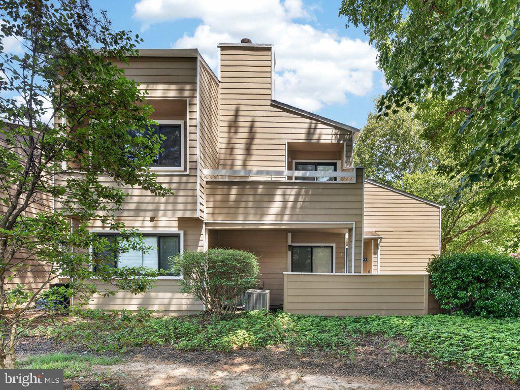 1917 Villaridge Drive Reston, VA 20191 - Photo 2 of 35
