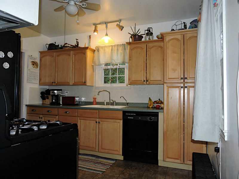 121 West Sunbury Road Butler, PA 16001 - Photo 3 of 25 Kitchen. Maple cabinets