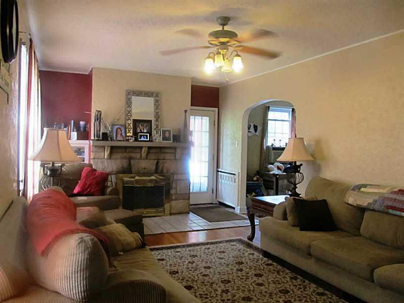 121 West Sunbury Road Butler, PA 16001 - Photo 5 of 25 Living Room.
