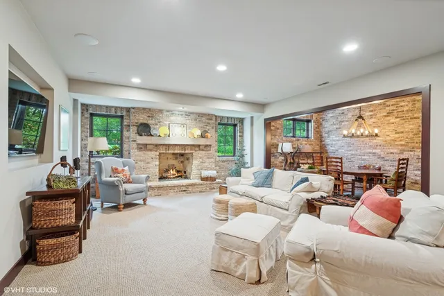 $6,499,000 | 34-w093 Army Trail Road, Wayne, IL 60184