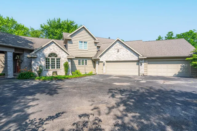 $839,900 | 1749 Hawthorne Heights Drive, De Pere, WI 54115