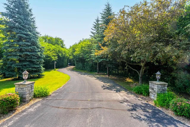 $839,900 | 1749 Hawthorne Heights Drive, De Pere, WI 54115