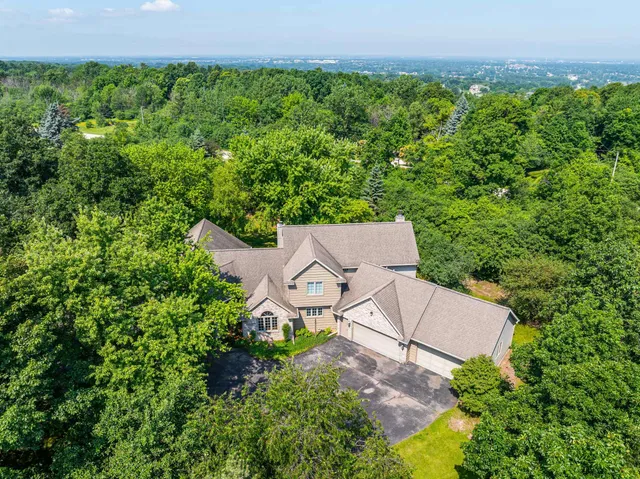 $839,900 | 1749 Hawthorne Heights Drive, De Pere, WI 54115