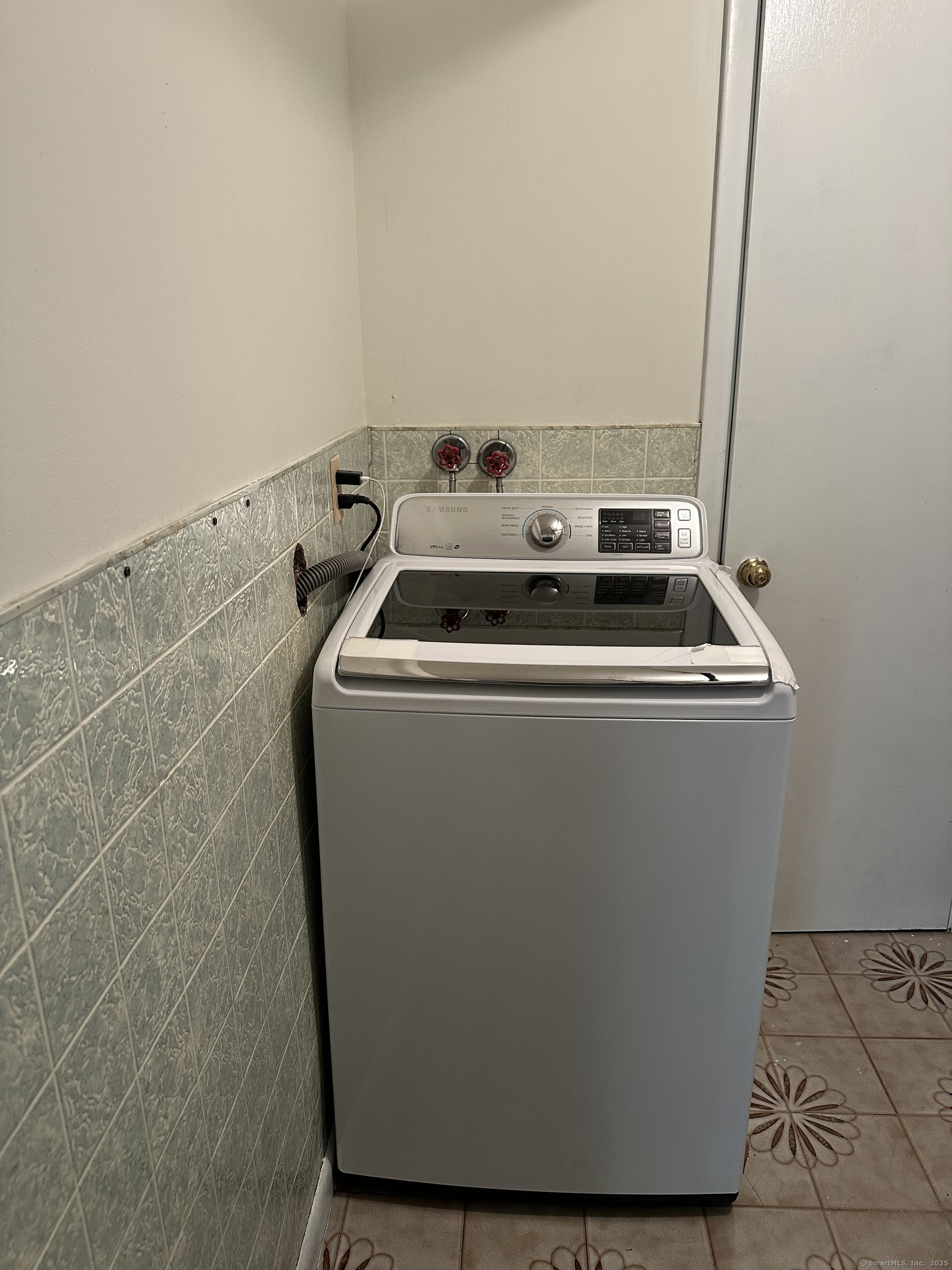 80 Woodlawn Road Monroe, CT 06468 - Photo 39 of 40 a close up view of washer and dryer
