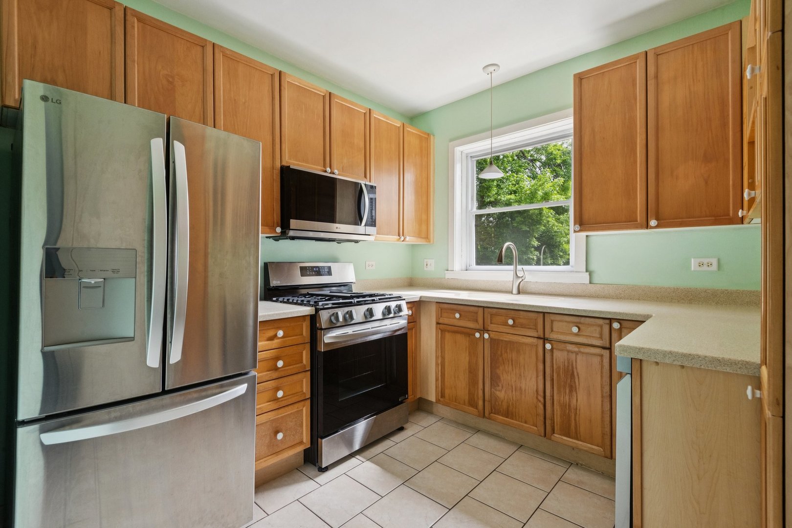 717 Reba Place, Unit 2N Evanston, IL 60202 - Photo 3 of 15