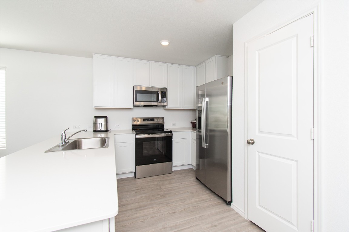 539 Commander Abbott Drive Jarrell, TX 76537 - Photo 6 of 19