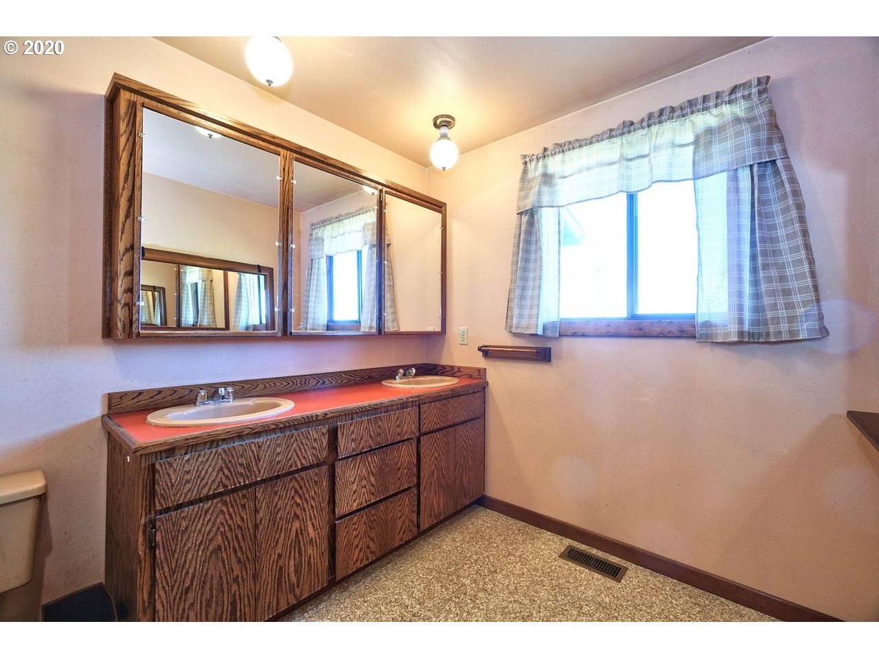36520 Northwest Harrington Road Cornelius, OR 97113 - Photo 26 of 31 Gallery Image 26