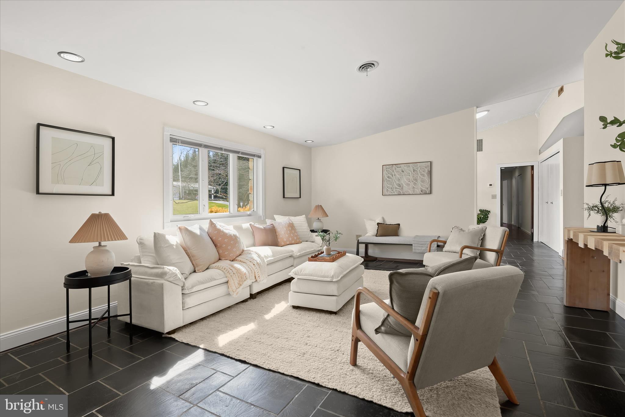 3410 Fielding Road Pikesville, MD 21208 - Photo 8 of 40 Living Room