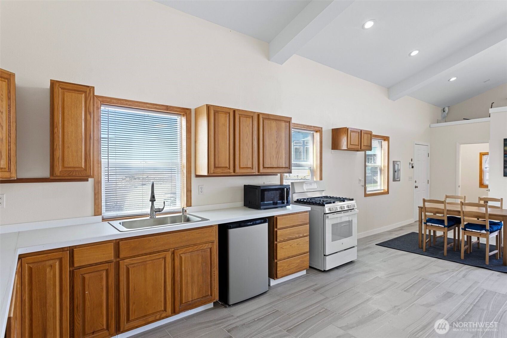 913 East Riley Road Oak Harbor, WA 98277 - Photo 26 of 35