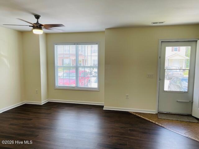 312 Comanche Trail Havelock, NC 28532 - Photo 5 of 31 LIVINGROOM