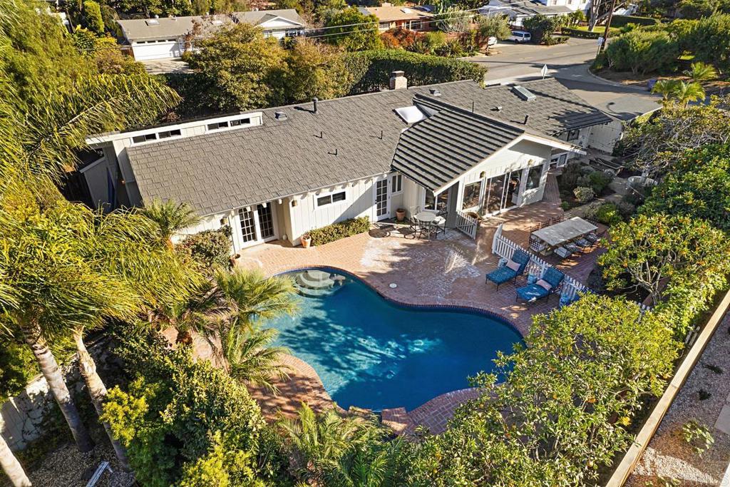 1490 Hymettus Avenue Encinitas, CA 92024 - Photo 5 of 43