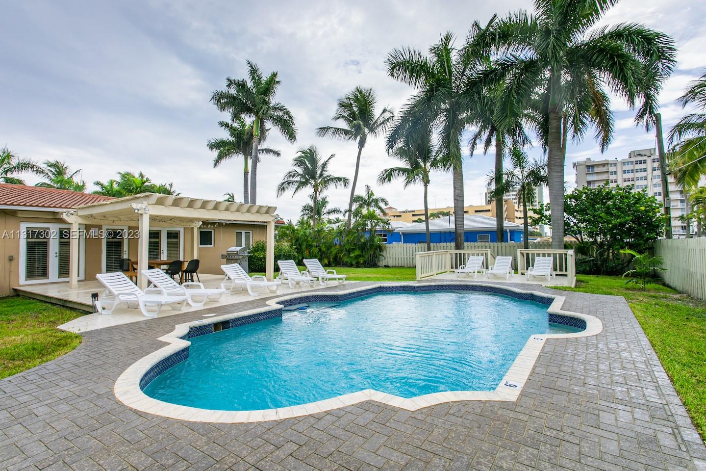 714 Harrison Street Hollywood, FL 33019 - Photo 2 of 34