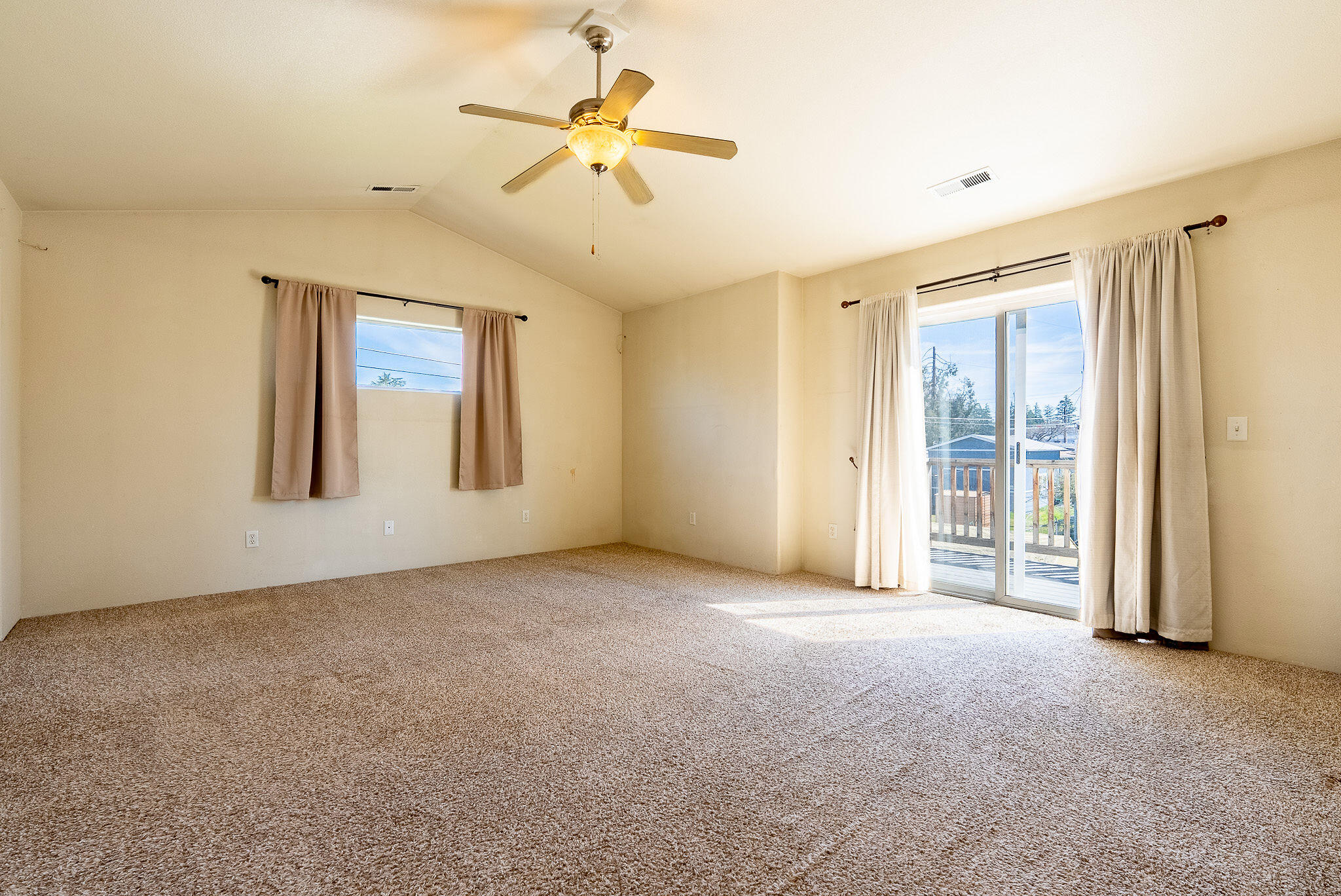 114 Cedar Street Central Point, OR 97502 - Photo 22 of 47 DSC02537-HDR