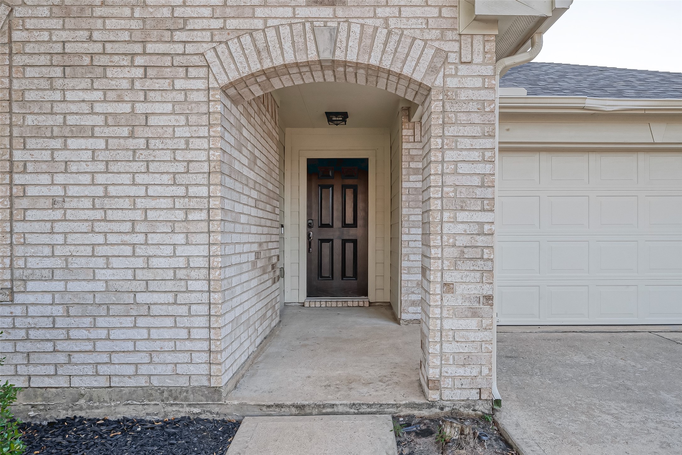 3214 Northgate Court Manvel, TX 77578 - Photo 4 of 16 Welcoming front porch with brick exterior