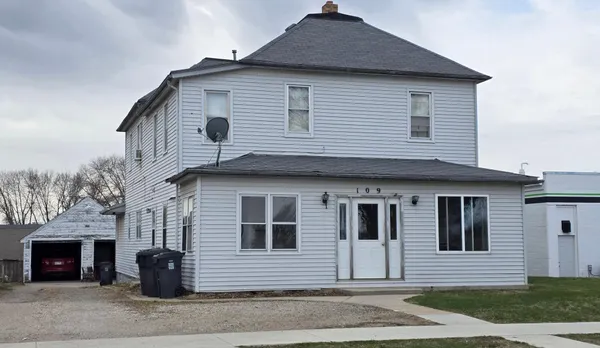 $130,000 | 109 West Greeley Street, Marshall, MN 56258