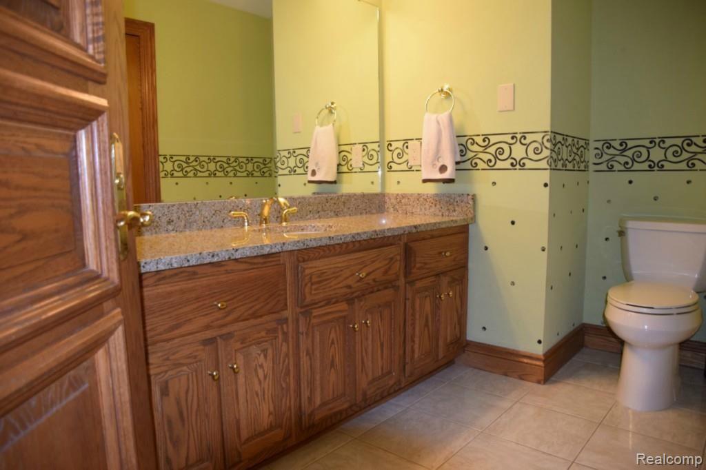 5405 Abbey Drive Rochester, MI 48306 - Photo 75 of 94 EntryLevelLav (Large).jpg