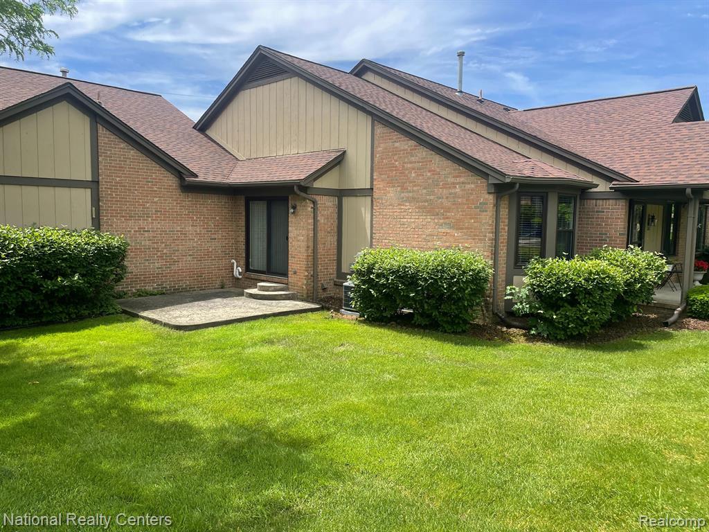 286 Meadow Bridge Drive Rochester Hills, MI 48307 - Photo 4 of 35
