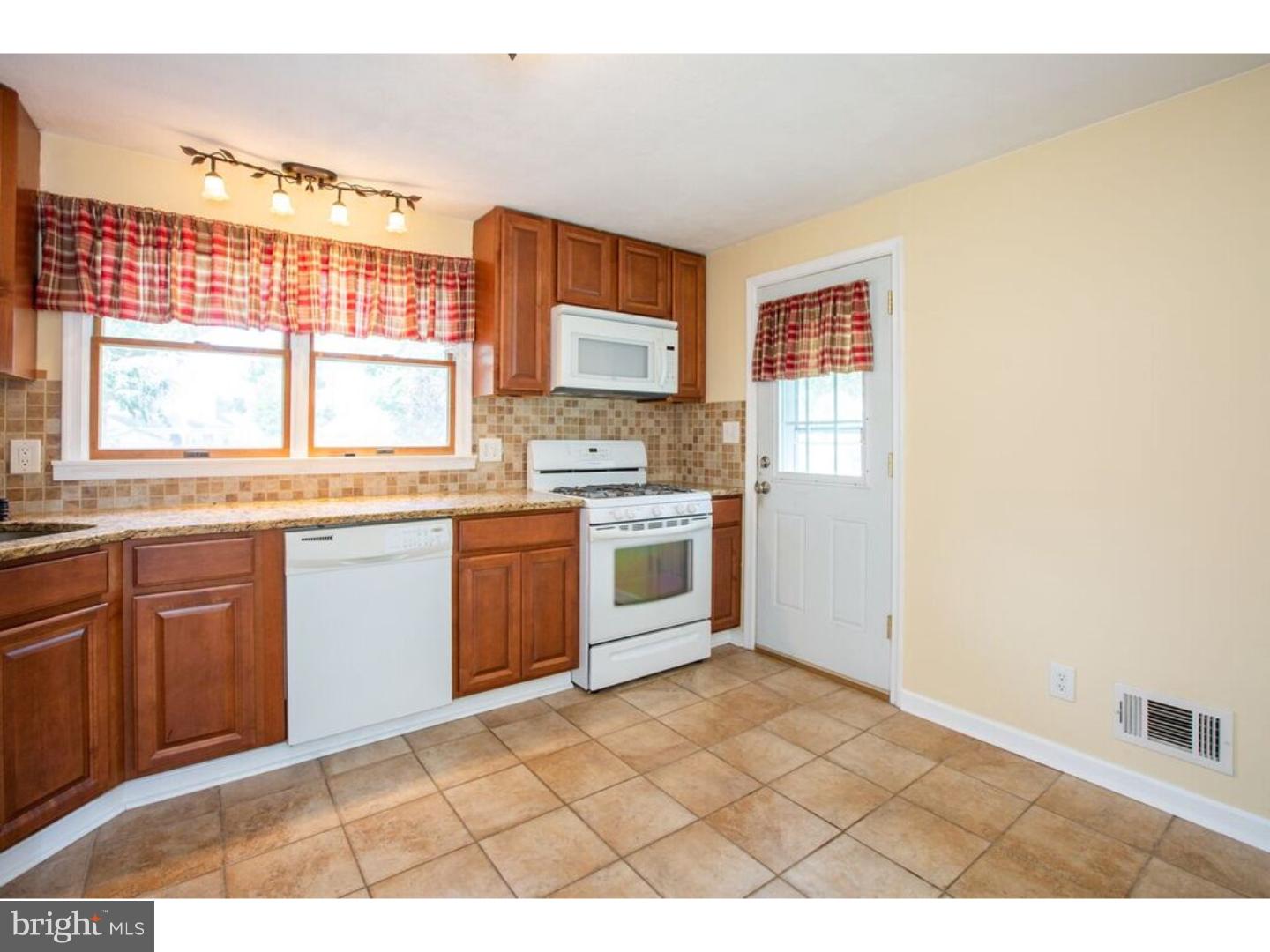 2 Alpha Road Hamilton, NJ 08610 - Photo 3 of 25