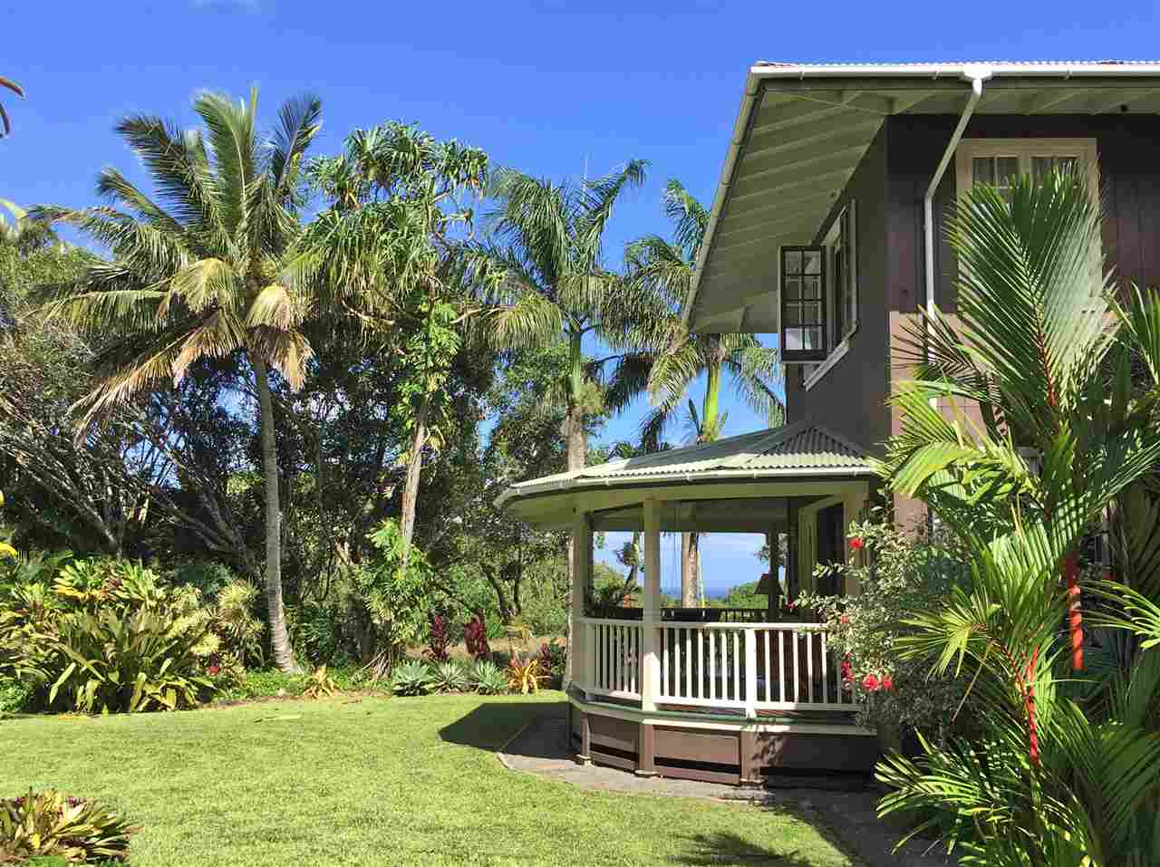 435 Hoolawa Road Haiku, HI 96708 - Photo 1 of 30 a view of a garden