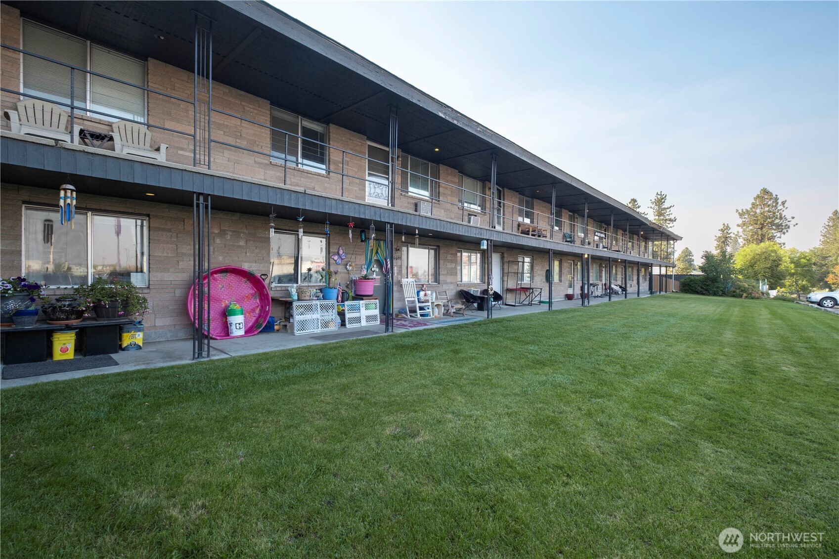 6615 North Atlantic Street Spokane, WA 99208 - Photo 2 of 22 a front view of building with garden