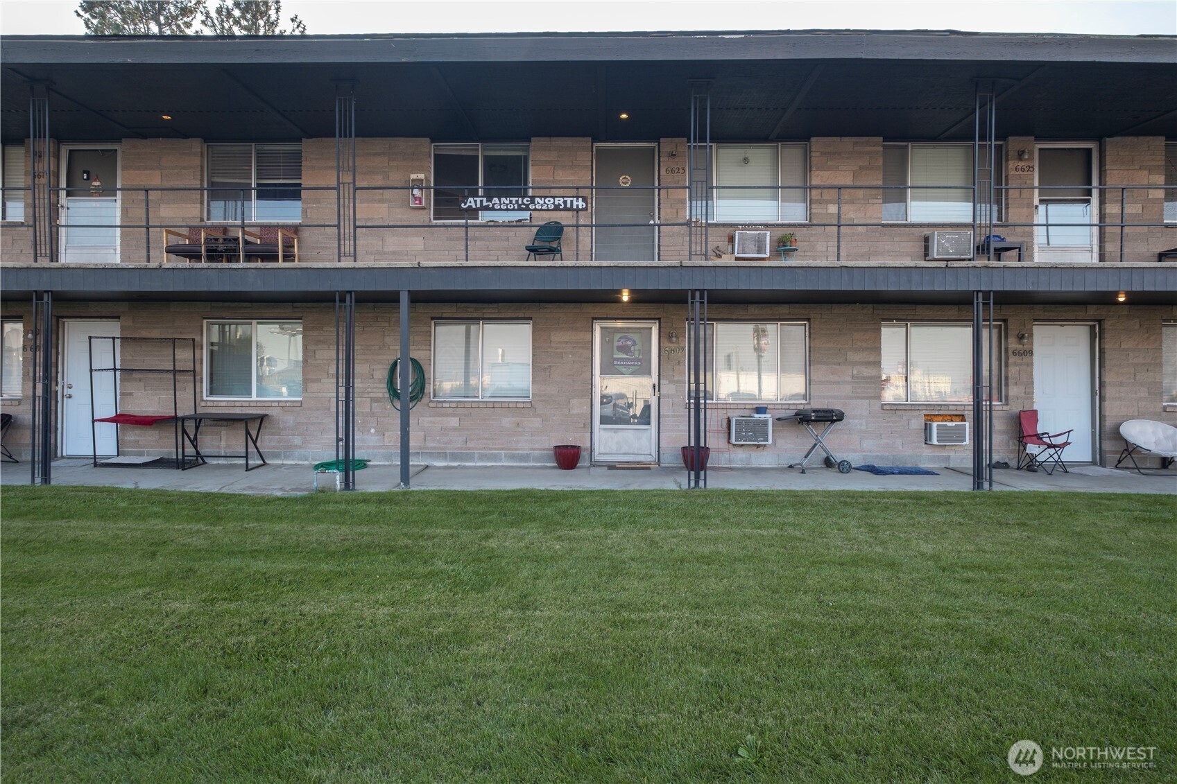 6615 North Atlantic Street Spokane, WA 99208 - Photo 4 of 22 a front view of a house with a garden