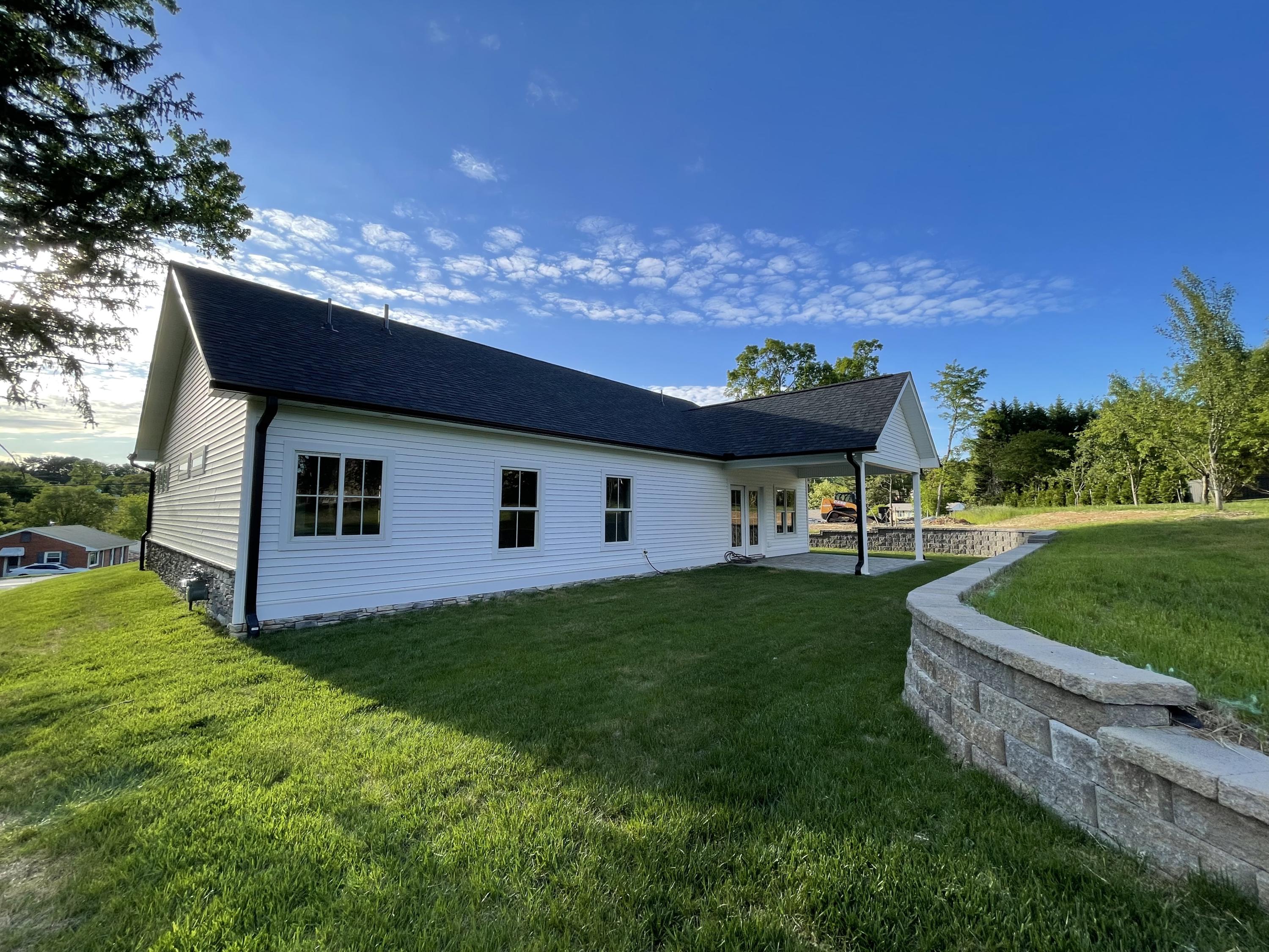 1675 Mountain View Road Vinton, VA 24179 - Photo 29 of 31 a house view with a garden space