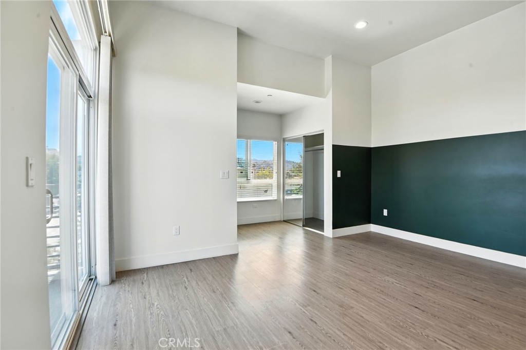 4461 Tujunga Avenue, Unit 101 Studio City, CA 91602 - Photo 18 of 34 a view of an empty room with wooden floor and a window