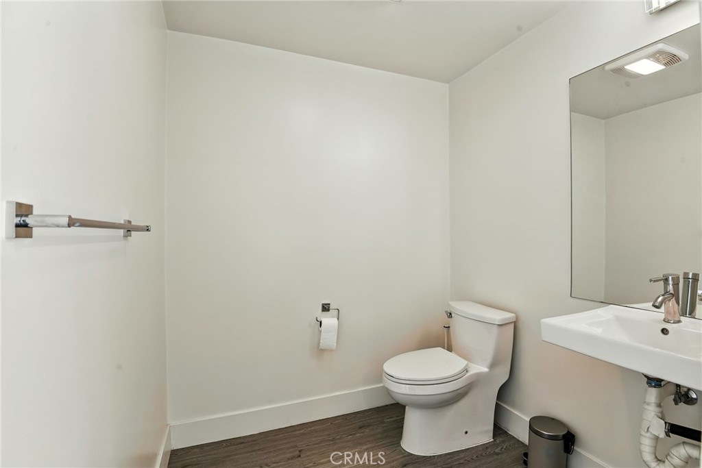 4461 Tujunga Avenue, Unit 101 Studio City, CA 91602 - Photo 25 of 34 a bathroom with a toilet a sink and mirror