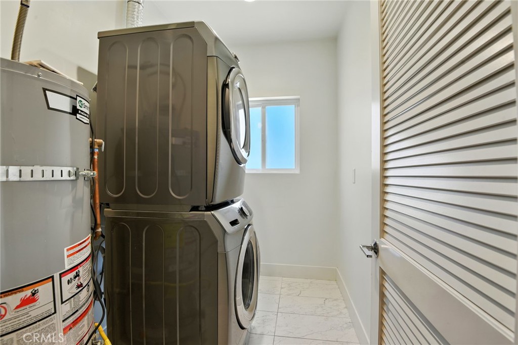 4461 Tujunga Avenue, Unit 101 Studio City, CA 91602 - Photo 28 of 34 a utility room with dryer and washer