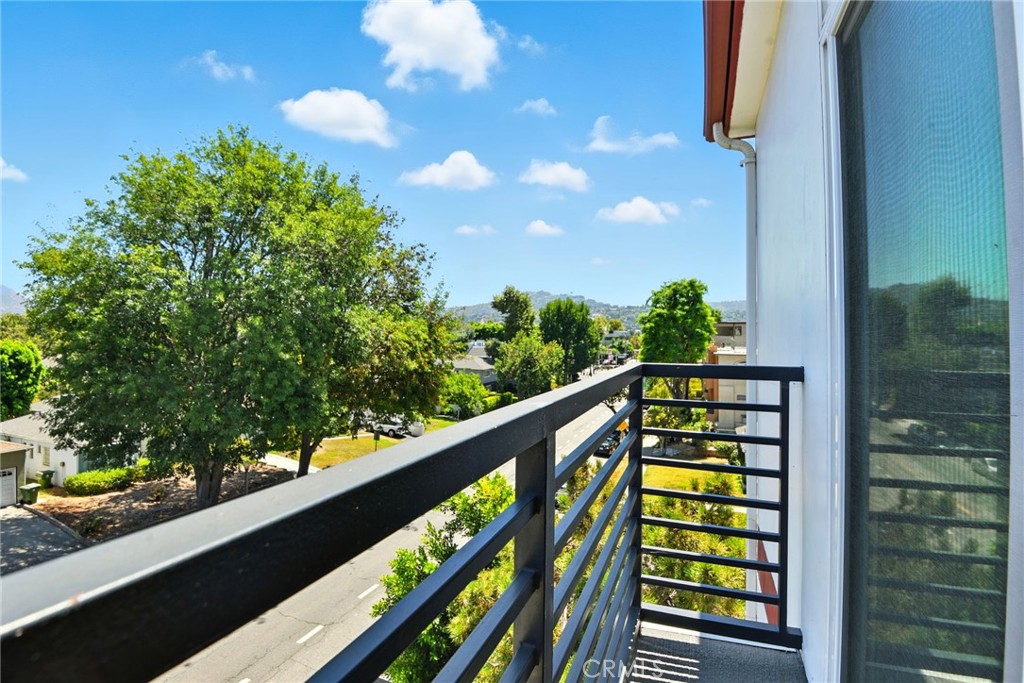4461 Tujunga Avenue, Unit 101 Studio City, CA 91602 - Photo 31 of 34 a view of a balcony with wooden fence and floor