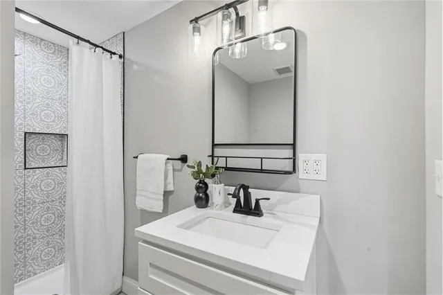 $365,000 | 7945 Madison Avenue, Kansas City, MO 64114