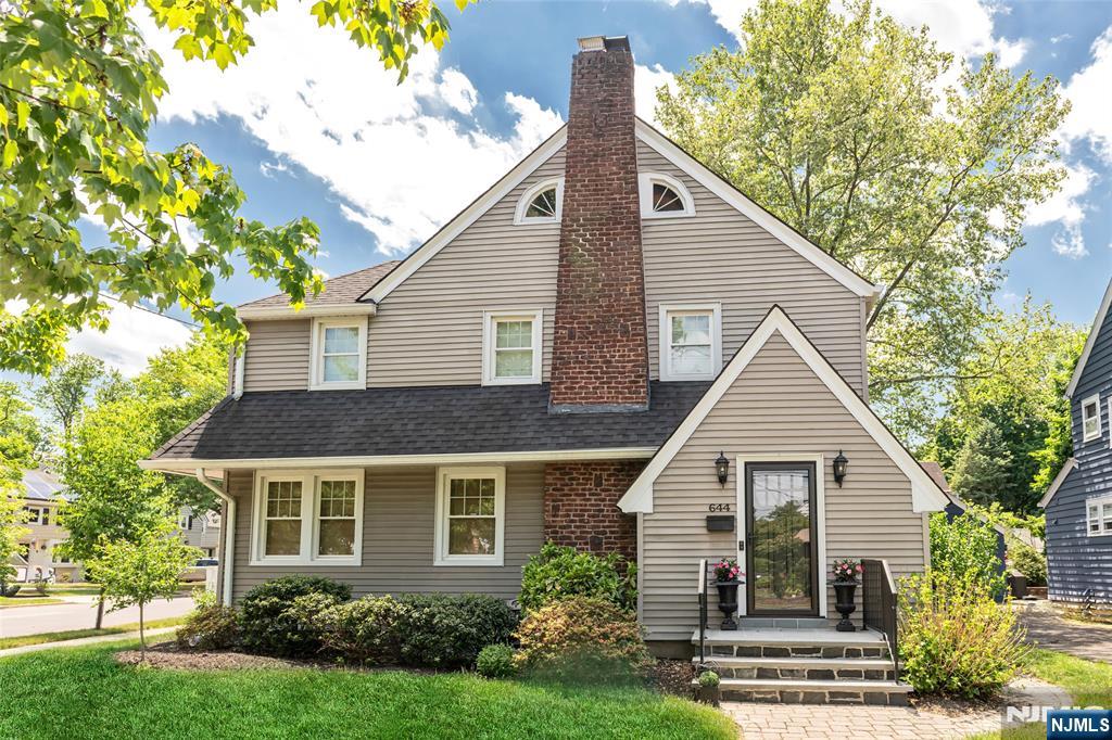 644 Linwood Avenue Ridgewood, NJ 07450 - Photo 2 of 42