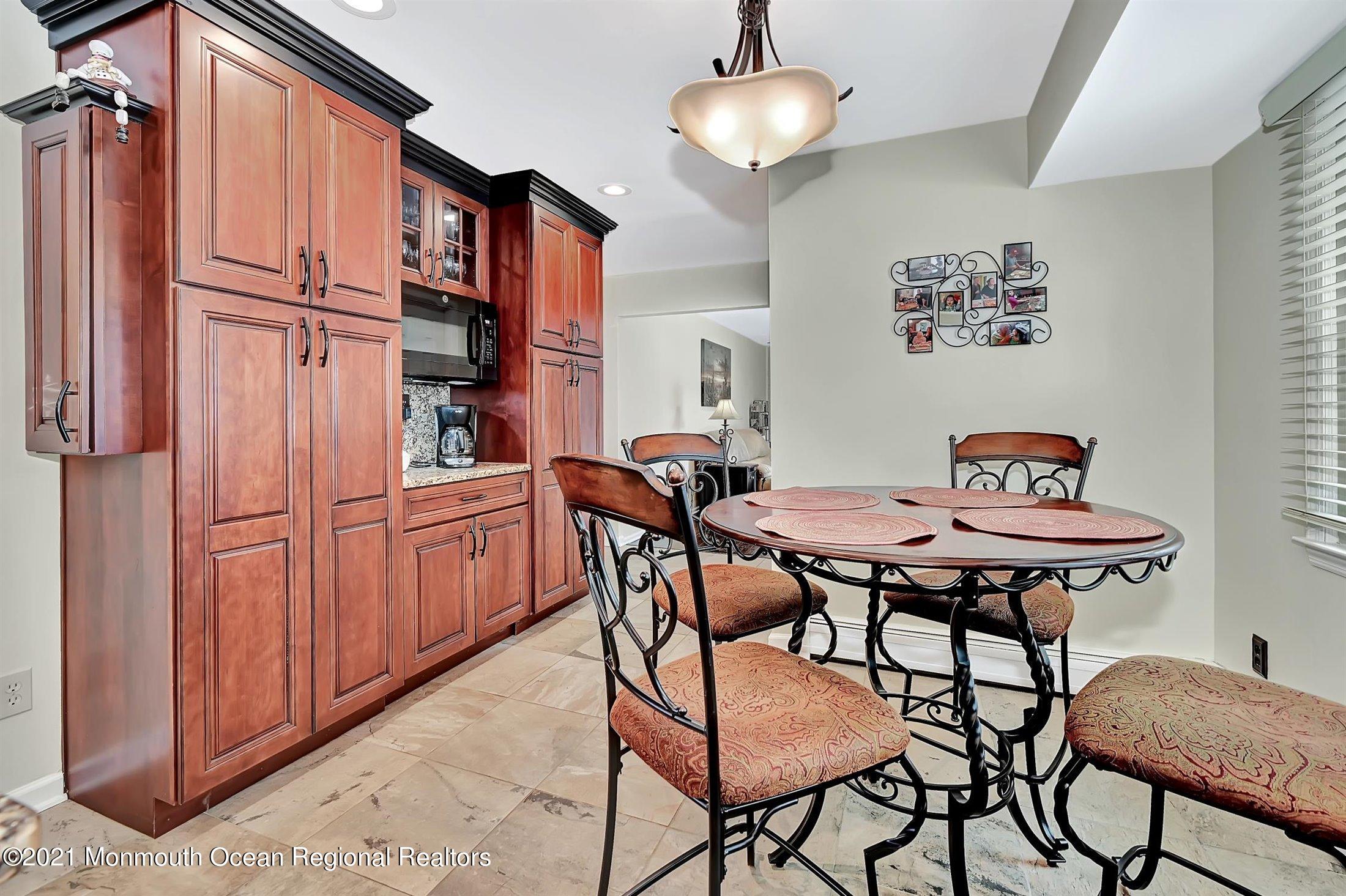 9 Grant Road Manalapan, NJ 07726 - Photo 12 of 33 12-Kitchen