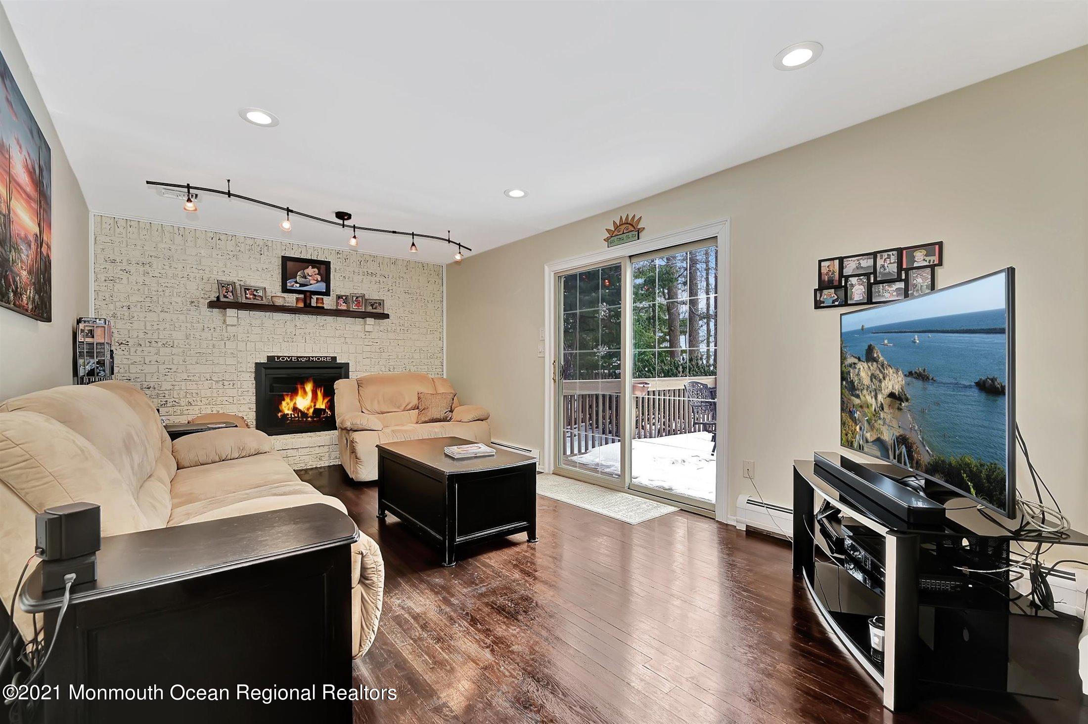 9 Grant Road Manalapan, NJ 07726 - Photo 14 of 33 14-Family