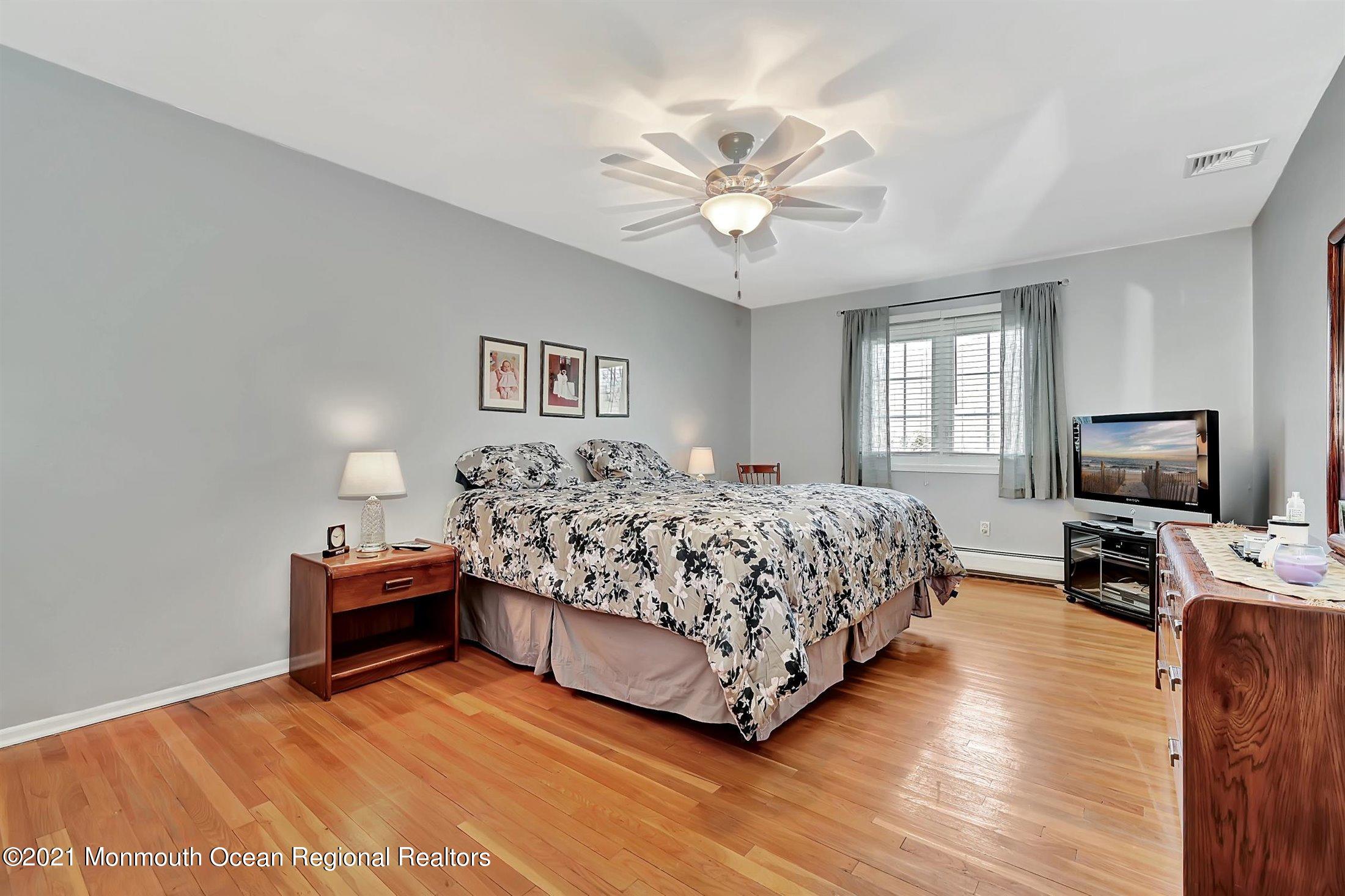 9 Grant Road Manalapan, NJ 07726 - Photo 18 of 33 18-Master
