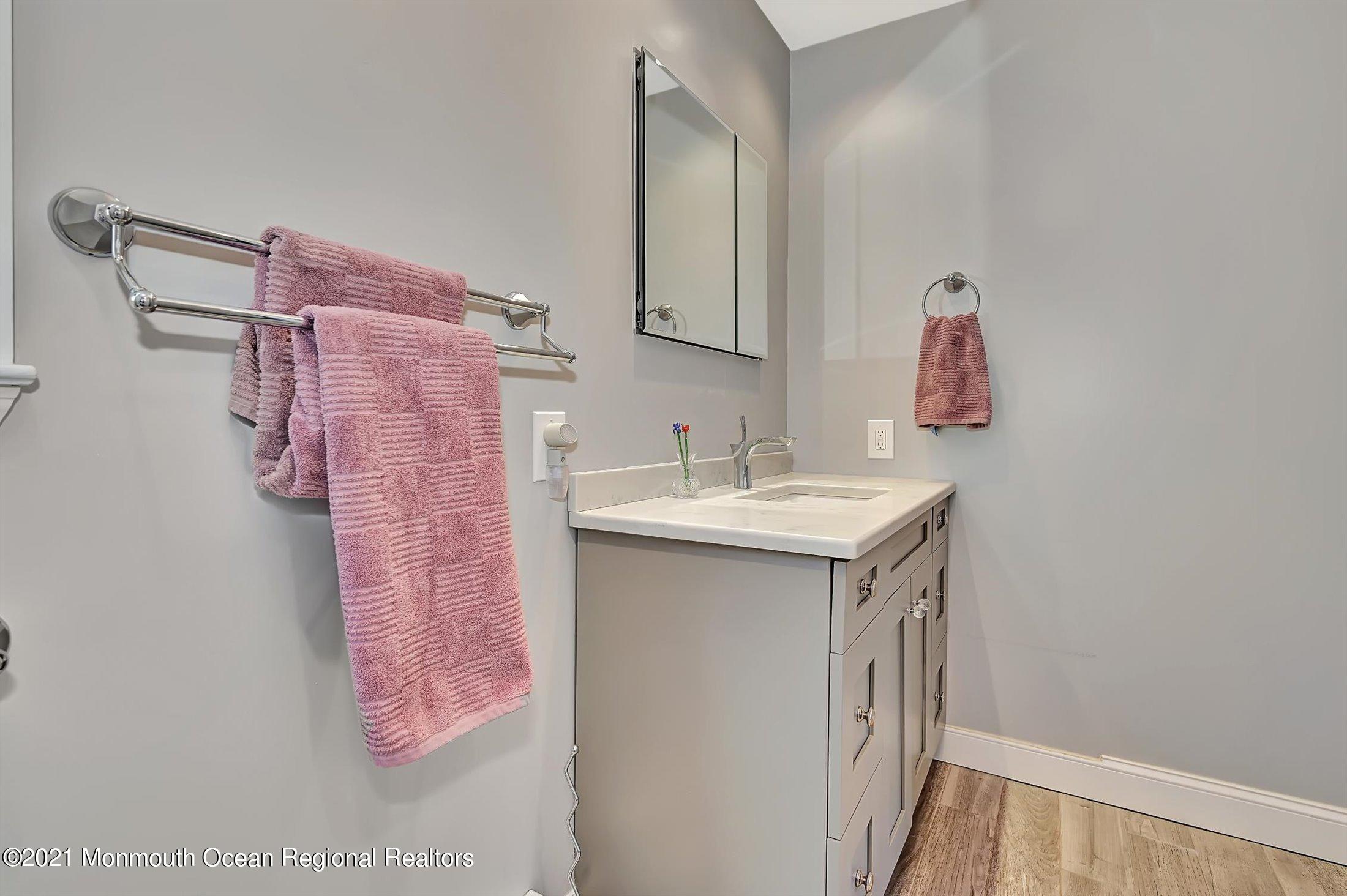 9 Grant Road Manalapan, NJ 07726 - Photo 20 of 33 20-Master Bath