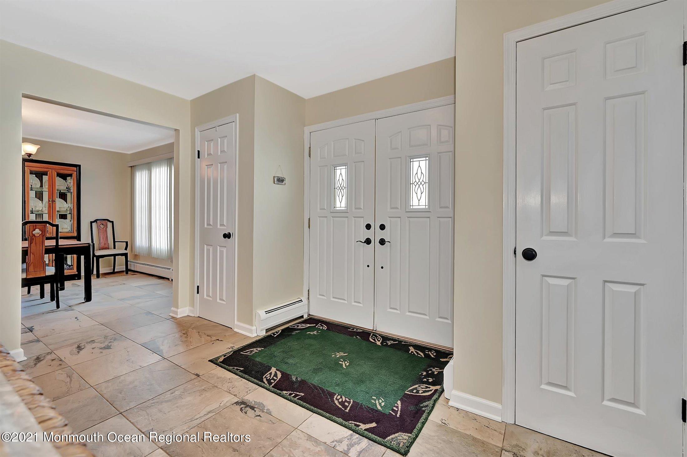 9 Grant Road Manalapan, NJ 07726 - Photo 3 of 33 03-Foyer