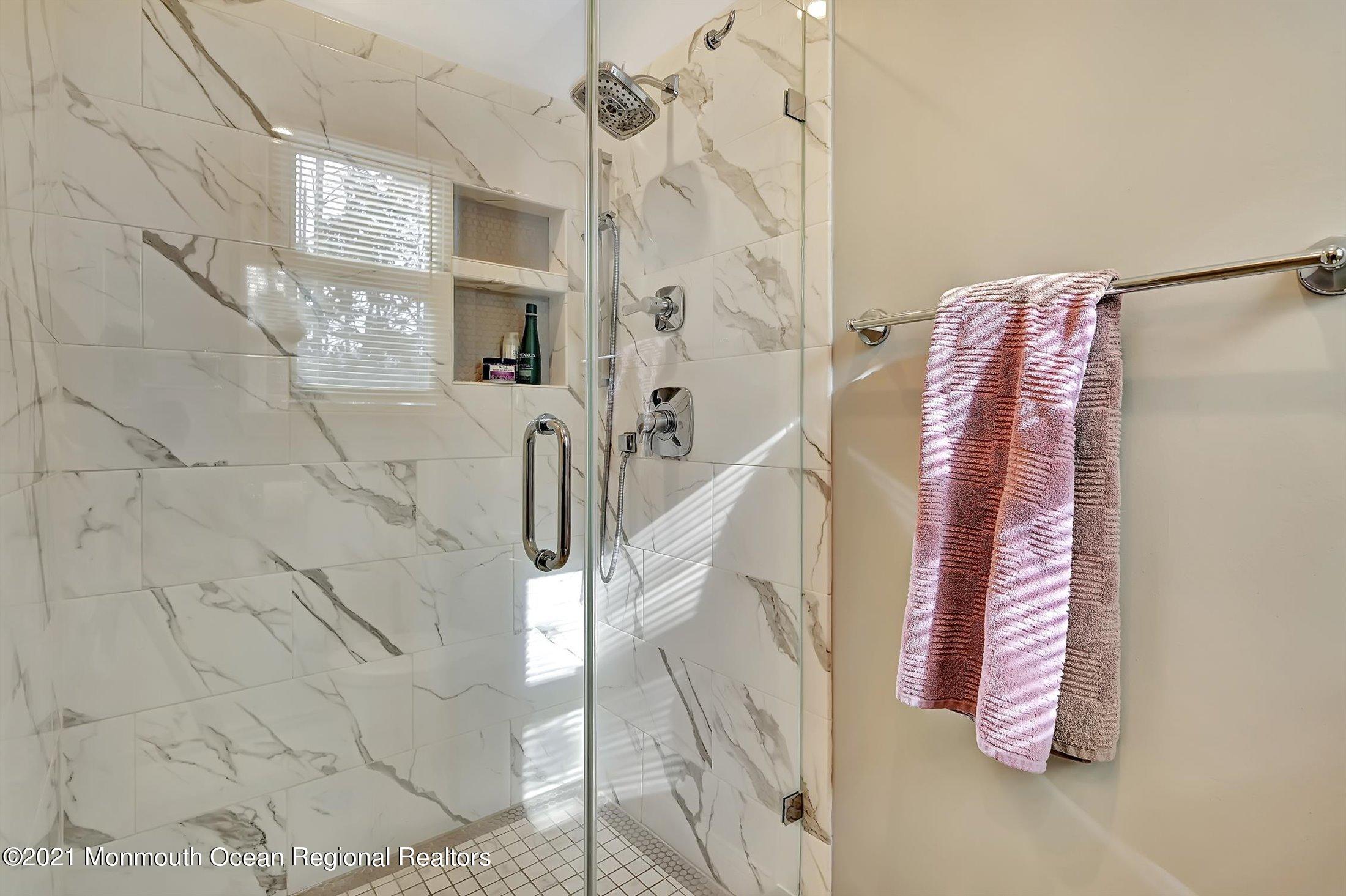 9 Grant Road Manalapan, NJ 07726 - Photo 21 of 33 21-Master Bath