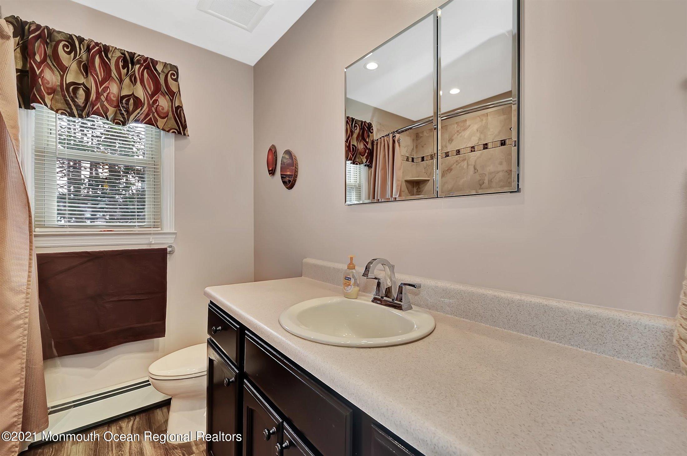 9 Grant Road Manalapan, NJ 07726 - Photo 25 of 33 25-Main Bath