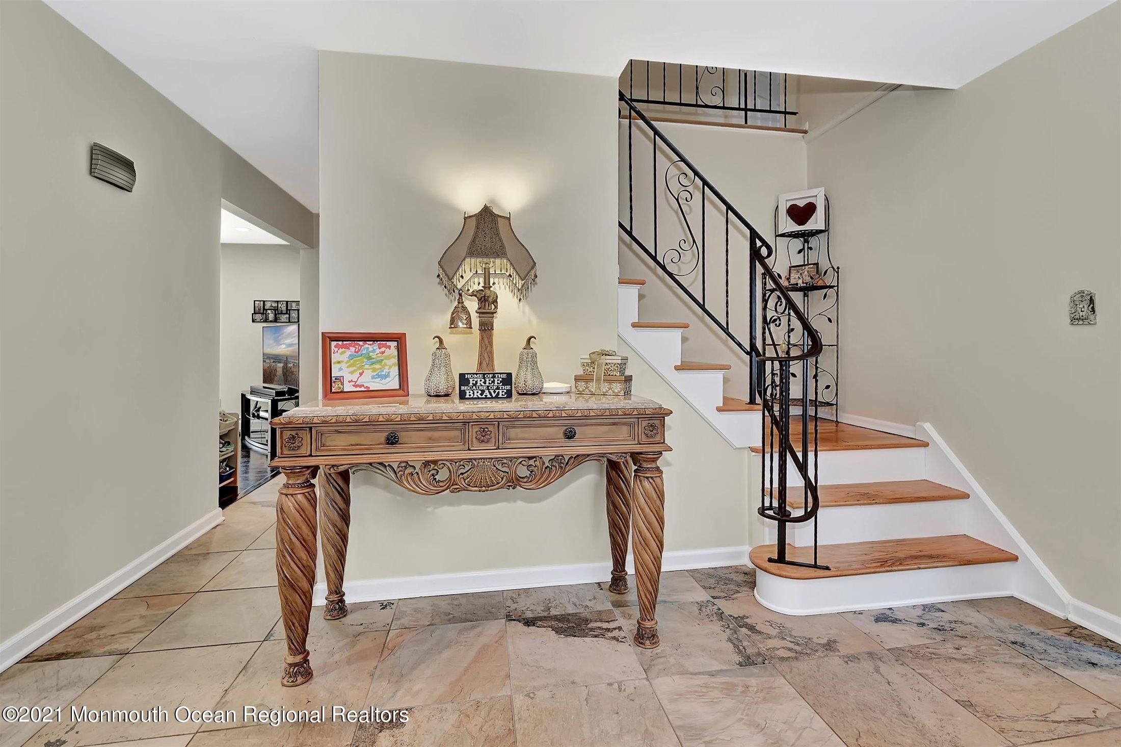 9 Grant Road Manalapan, NJ 07726 - Photo 4 of 33 04-Foyer