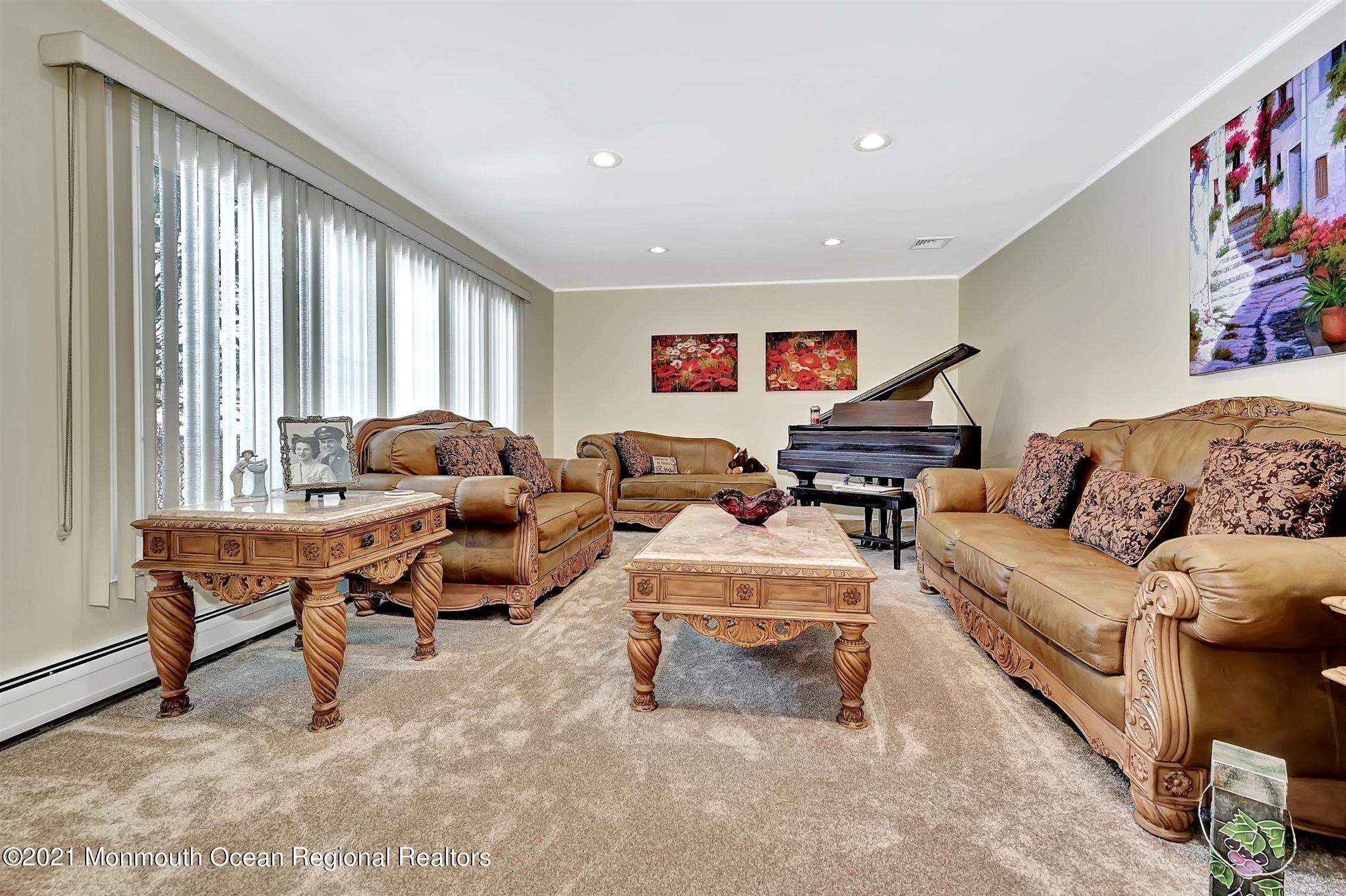 9 Grant Road Manalapan, NJ 07726 - Photo 5 of 33 05-Living