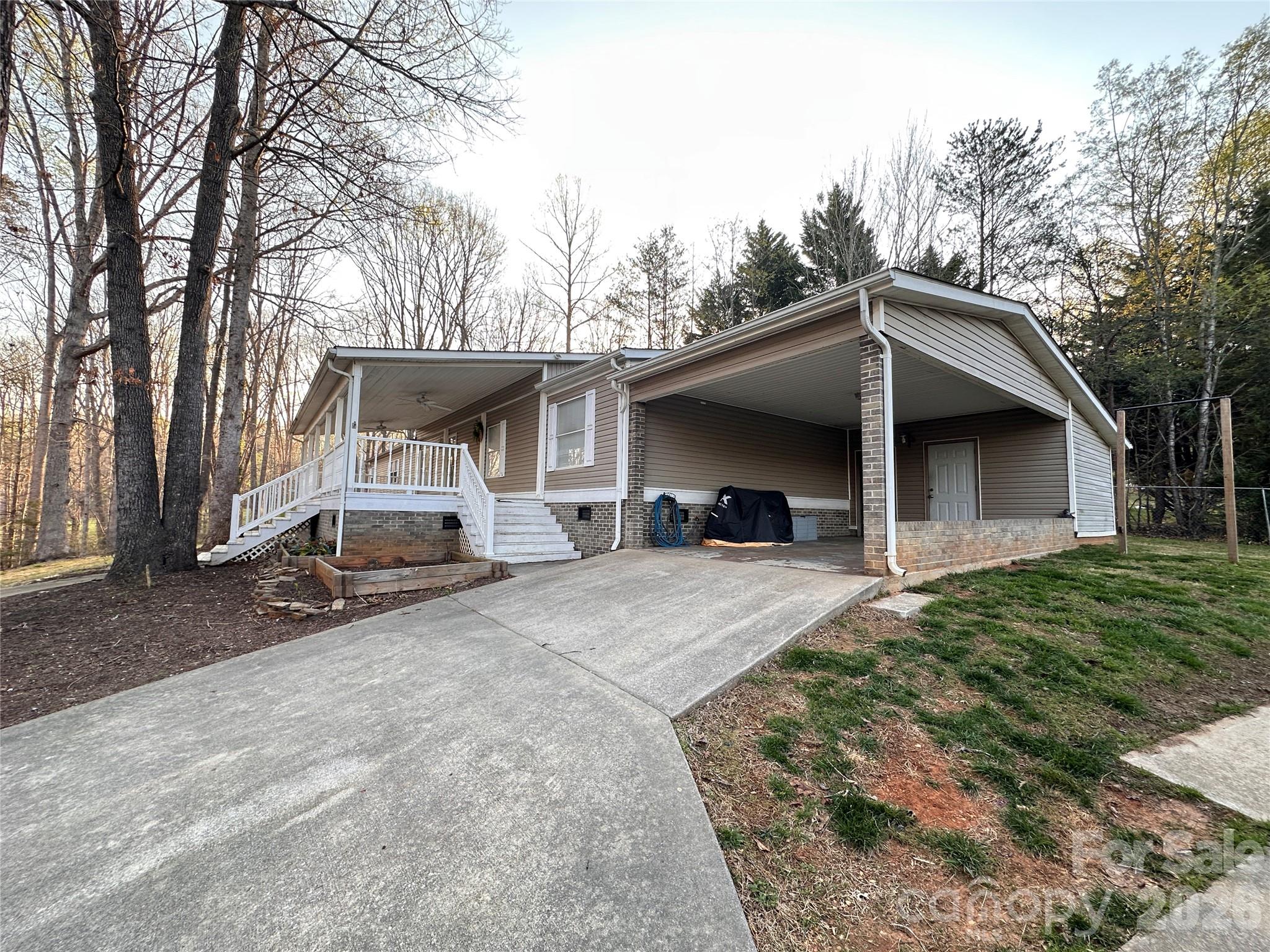 626 Lukes Loop, Unit 18 Marion, NC 28752 - Photo 3 of 32