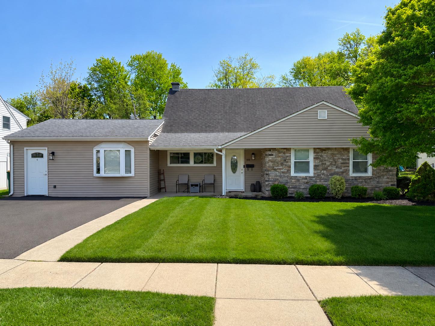 30 Hollow Road Levittown, PA 19056 - Photo 1 of 11
