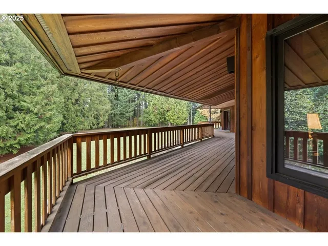 a view of an house with swimming pool