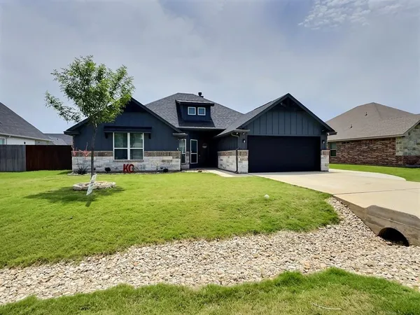 $375,000 | 4015 Gallivant Drive, Granbury, TX 76049