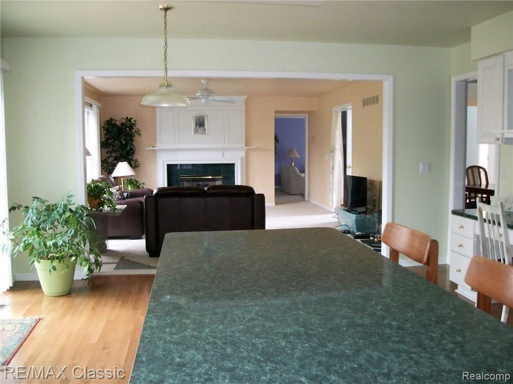 905 Loggers Circle Rochester, MI 48307 - Photo 19 of 36 103_1969.jpg