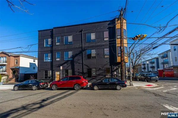 $3,200 | 108 Fleming Avenue, Unit 4, Newark, NJ 07105