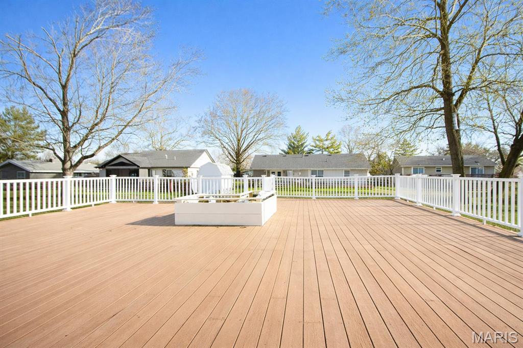 381 High Point Drive Edwardsville, IL 62025 - Photo 3 of 31