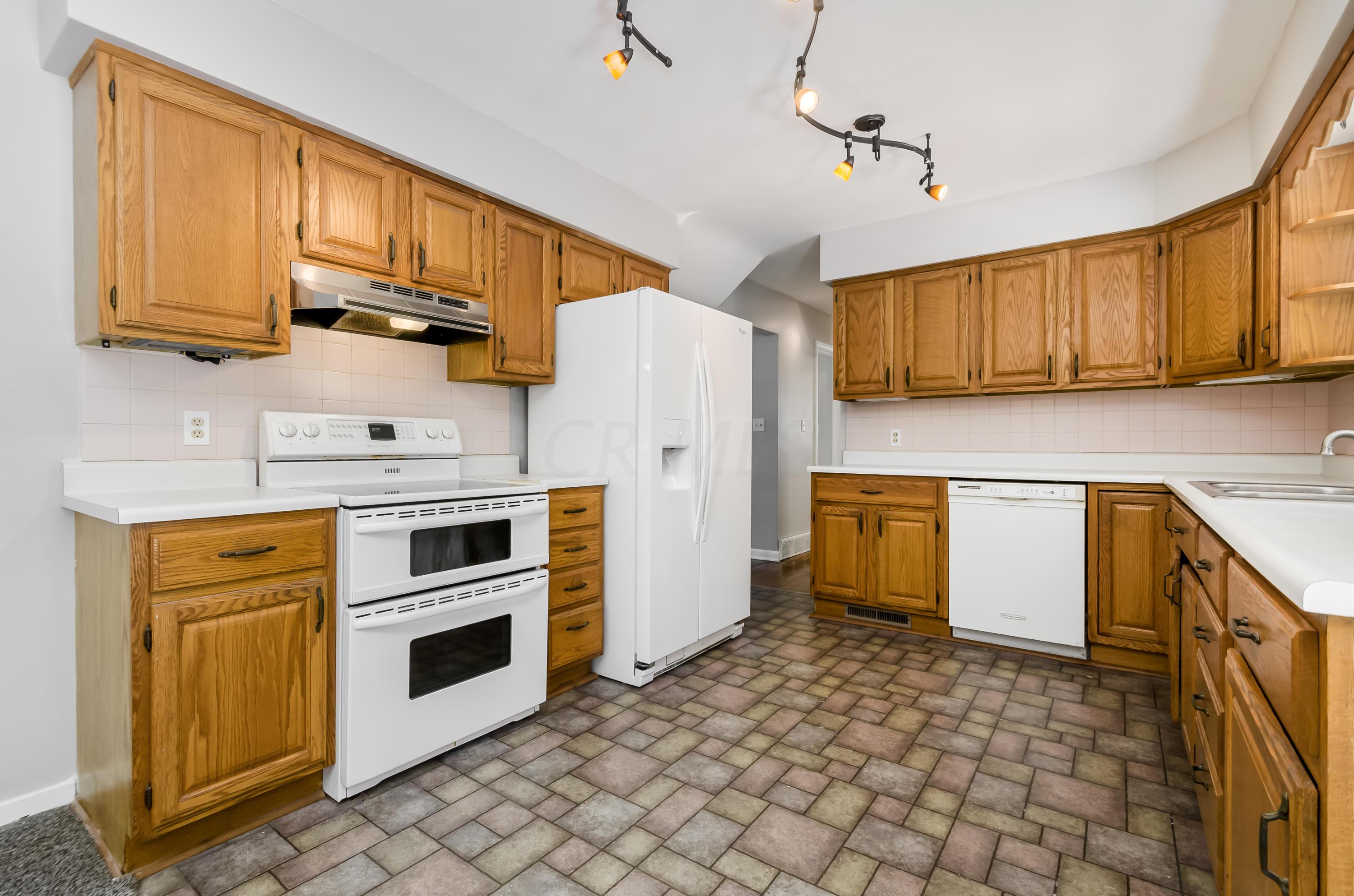 1392 Bryson Road Columbus, OH 43224 - Photo 11 of 46 Gallery Image 11